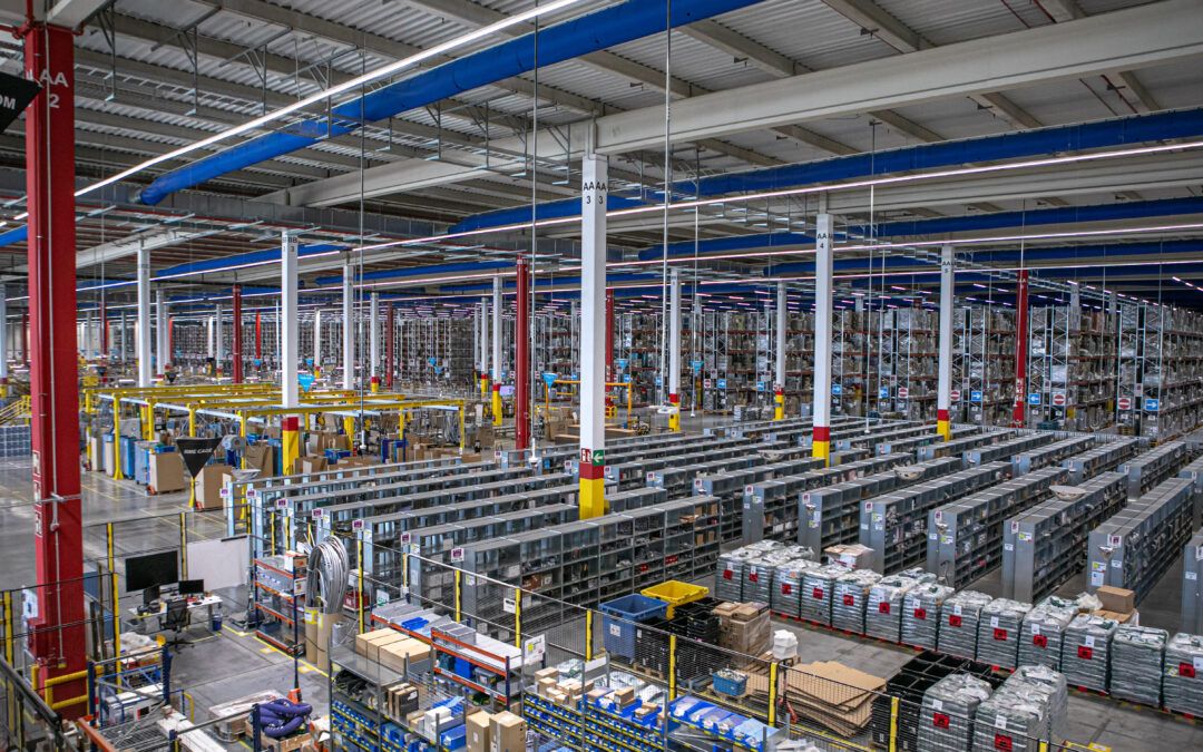 Cómo funciona el centro logístico de Amazon donde un pedido puede estar listo en 11 minutos