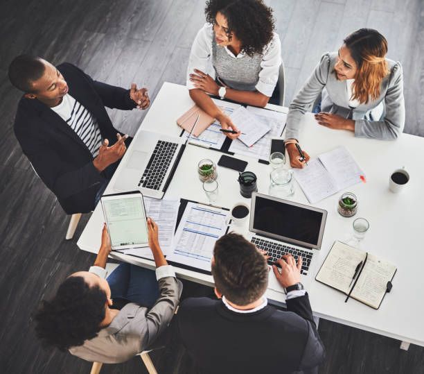Los directivos ganan peso en las empresas ante el avance de la IA y el relevo generacional, según Randstad